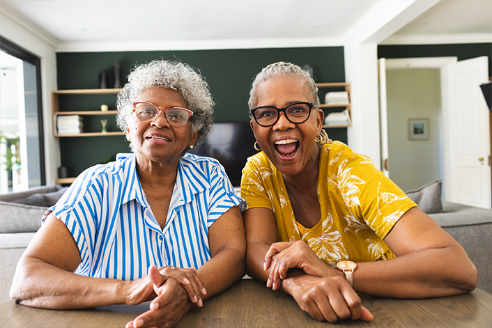 Senior-Firends-Laughing